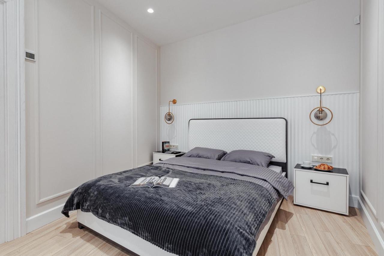 New! Luxury Apartment In The Center Of Odessa Overlooking Deribasovskaya Str. Low Price! Exterior foto