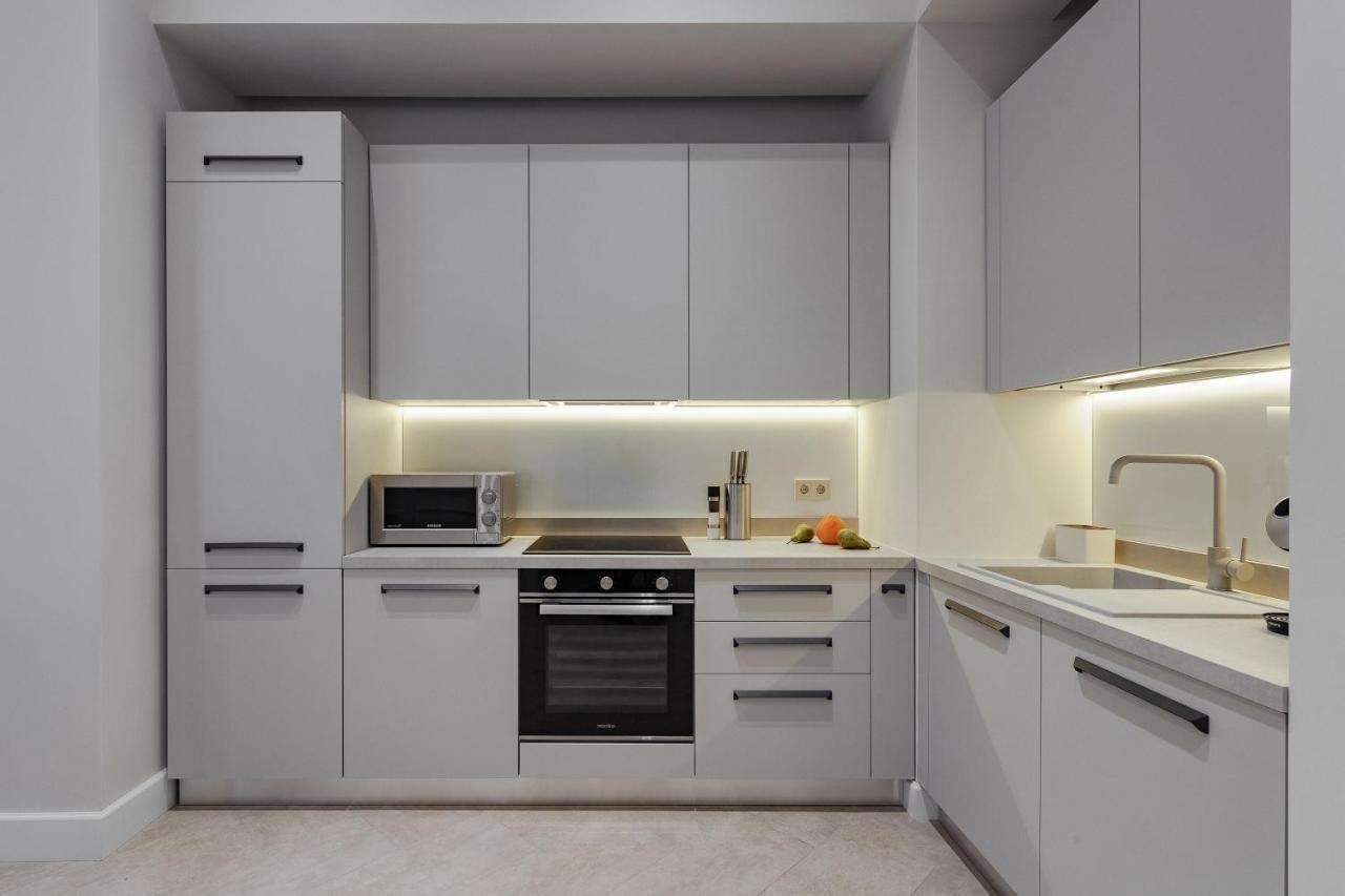 New! Luxury Apartment In The Center Of Odessa Overlooking Deribasovskaya Str. Low Price! Exterior foto