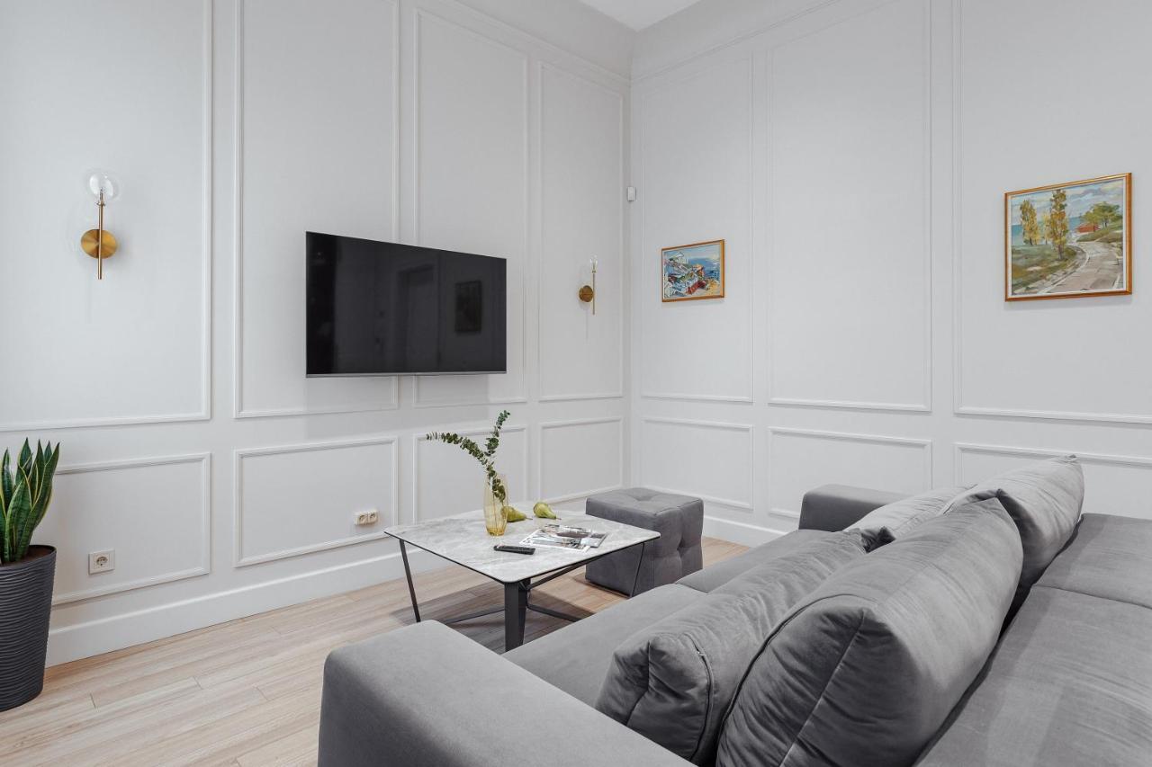 New! Luxury Apartment In The Center Of Odessa Overlooking Deribasovskaya Str. Low Price! Exterior foto