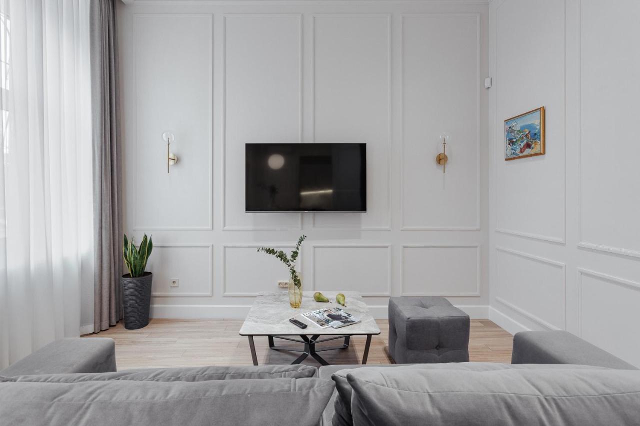 New! Luxury Apartment In The Center Of Odessa Overlooking Deribasovskaya Str. Low Price! Exterior foto